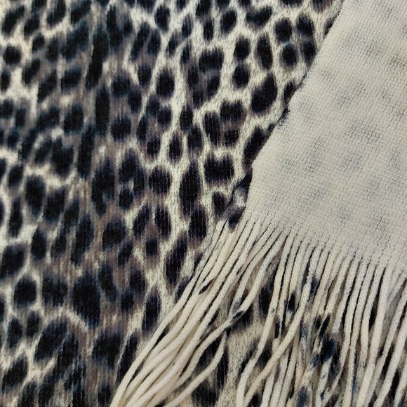 Rikka Women's Winter Scarf - Picture 7 of 10